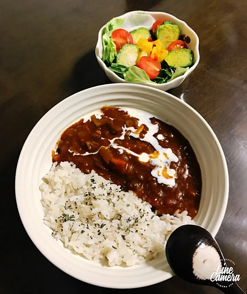 Snapdishの料理写真:山本真希さんの料理 ミニトマトとエノキのキーマカレー👳|とんちんさん