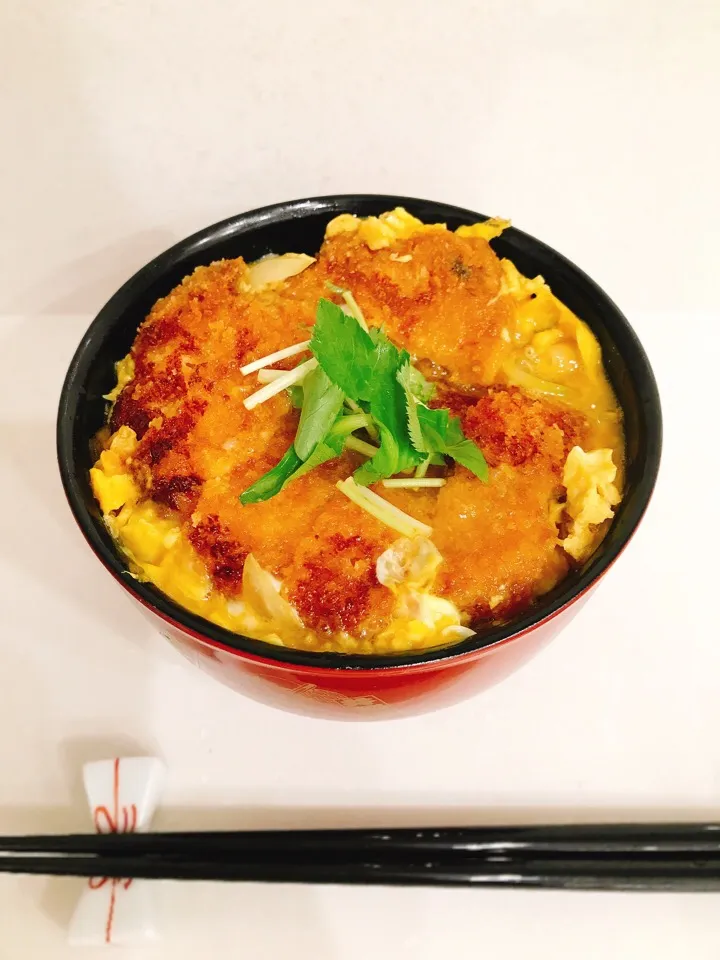 かつ丼。すっごく普通のかつ丼。そして美味しい😋|🍳となりのキャナ子さん