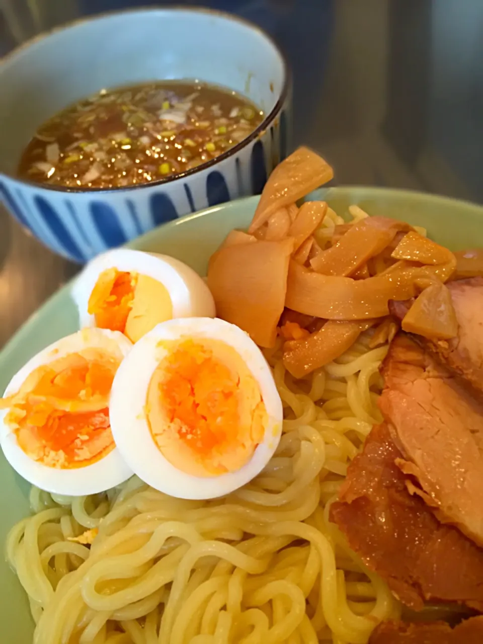 Snapdishの料理写真:家の近所の製麺所の土曜日限定で一般販売。つけ麺を作ってみたよ〜！|Tomyさん