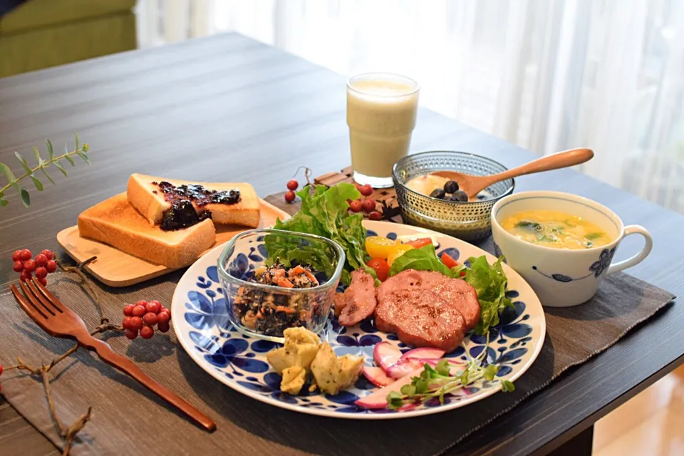 Snapdishの料理写真:休日朝ごはん#朝ごはん #あさごはん #ワンプレート|かれんさん