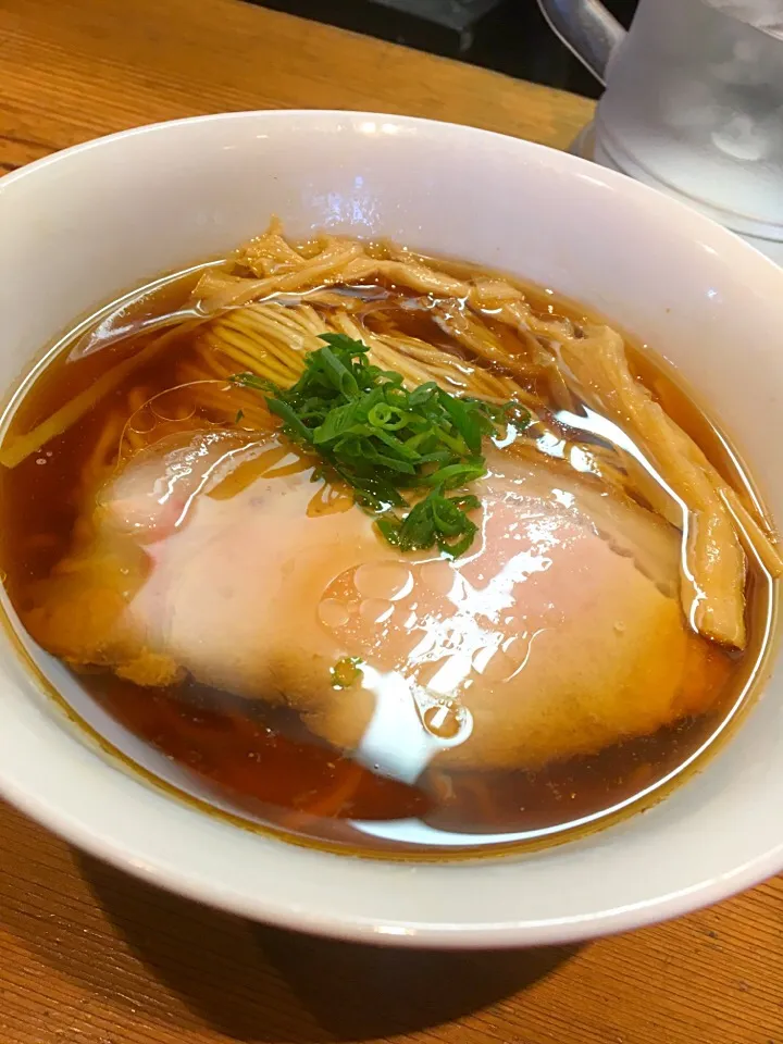 三ノ輪トイボックスの醤油ラーメン2017バージョン鶏と水🍜|moririyyyさん