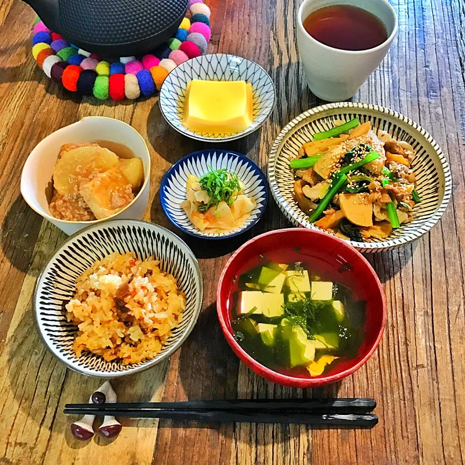 日向鶏めし&大根と厚揚げの甘辛餡かけ煮&大根の梅ポン和え&筍と舞茸と豚肉のオイスター炒め定食♪|Nonさん