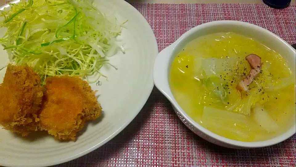 Snapdishの料理写真:ひれカツ定食😋|お母の大皿さん