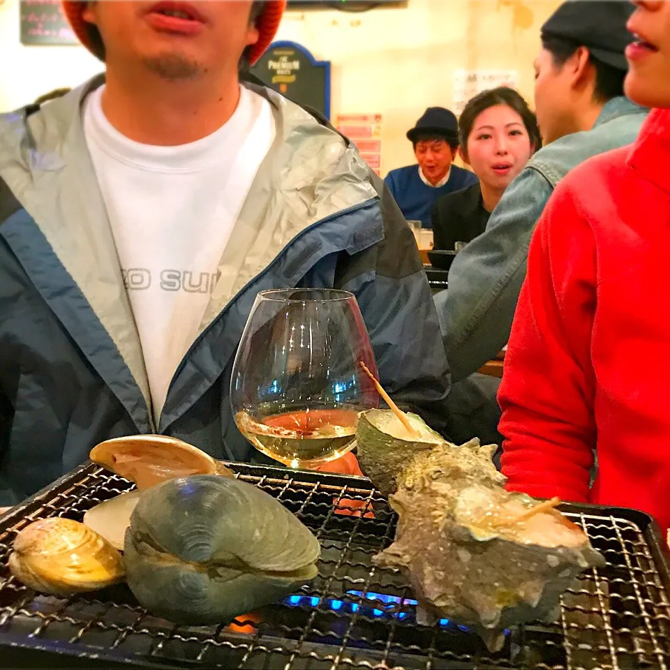 一軒目は貝が食べたいとのリクエストで、HAMAJIRUSHIさんへ！
浜焼きでスタート
#魚貝 #魚貝バル#バル #野毛|lazy104さん