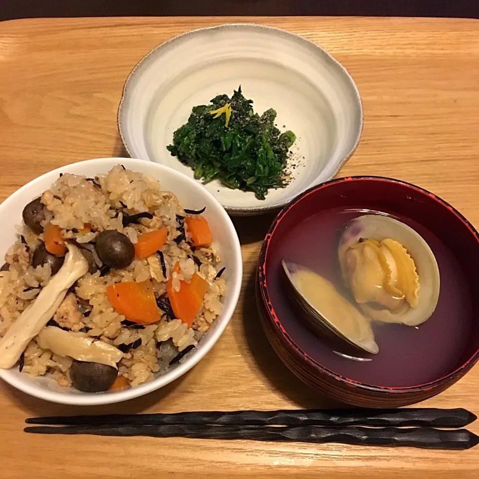 Snapdishの料理写真:むかごご飯♪ 春菊の胡麻和え♪ 蛤のお吸い物♪|Jean Nobyさん