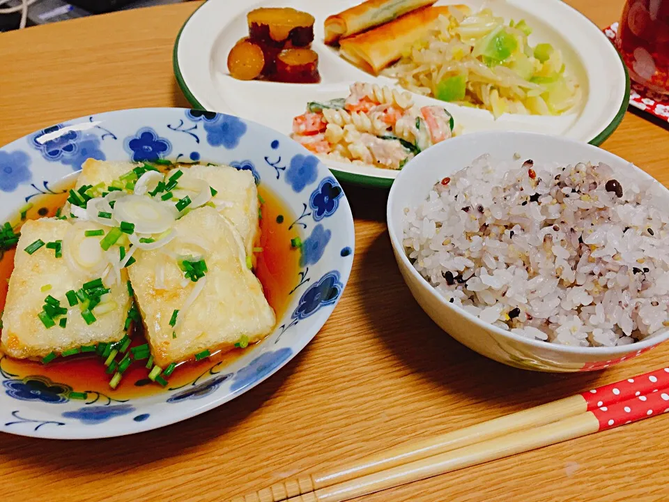 ・十六穀ごはん
・揚げ出し豆腐
・マカロニサラダ
・さつまいもの甘煮(お惣菜)
・ささみ大葉チーズ春巻き(作り置き)
・もやしとキャベツのナムル(作り置き)|ヤマネコさん