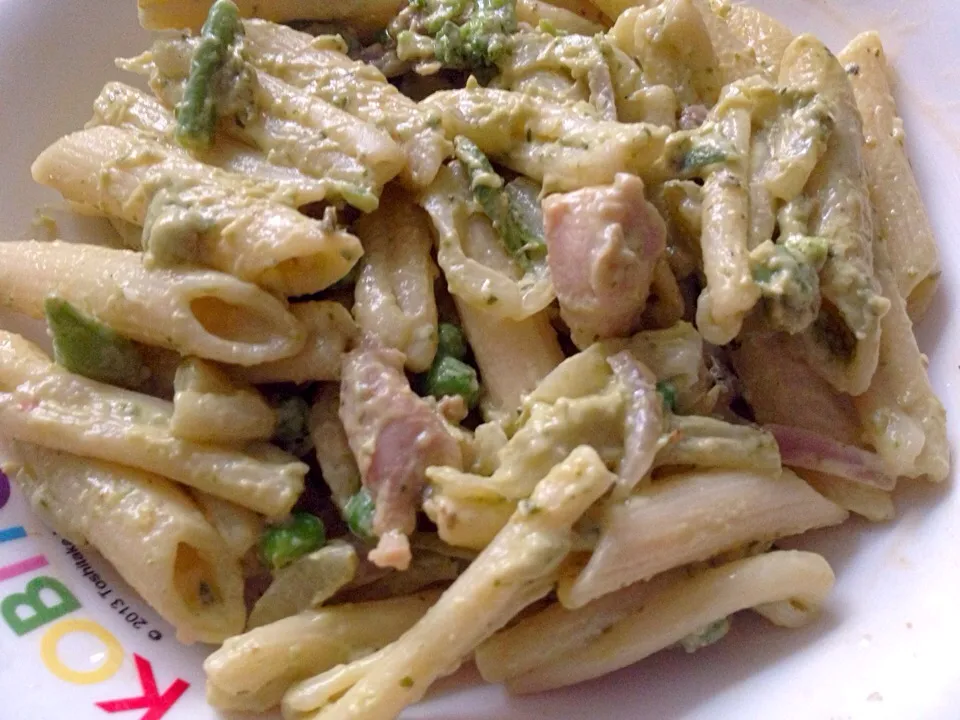 Chicken and veggies pasta in creamy pesto sauce|Emmaさん