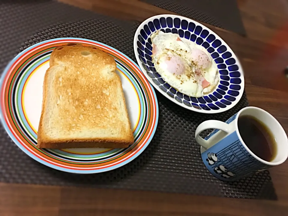 食パンと目玉焼き|yosukeさん