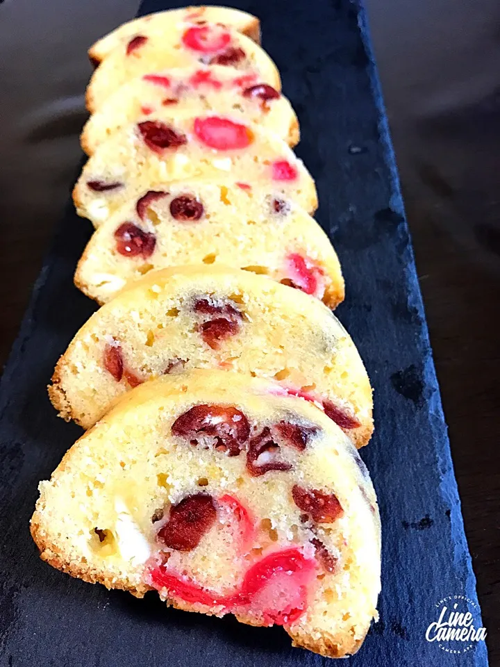 ノンバターしっとり美味しい
さくらんぼ🍒とクランベリーのチーズケーキ🍰|とんちんさん