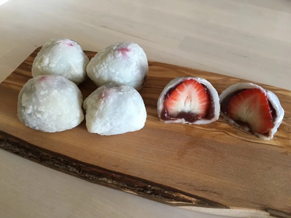 Snapdishの料理写真:Strawberry daifuku|Keicsさん