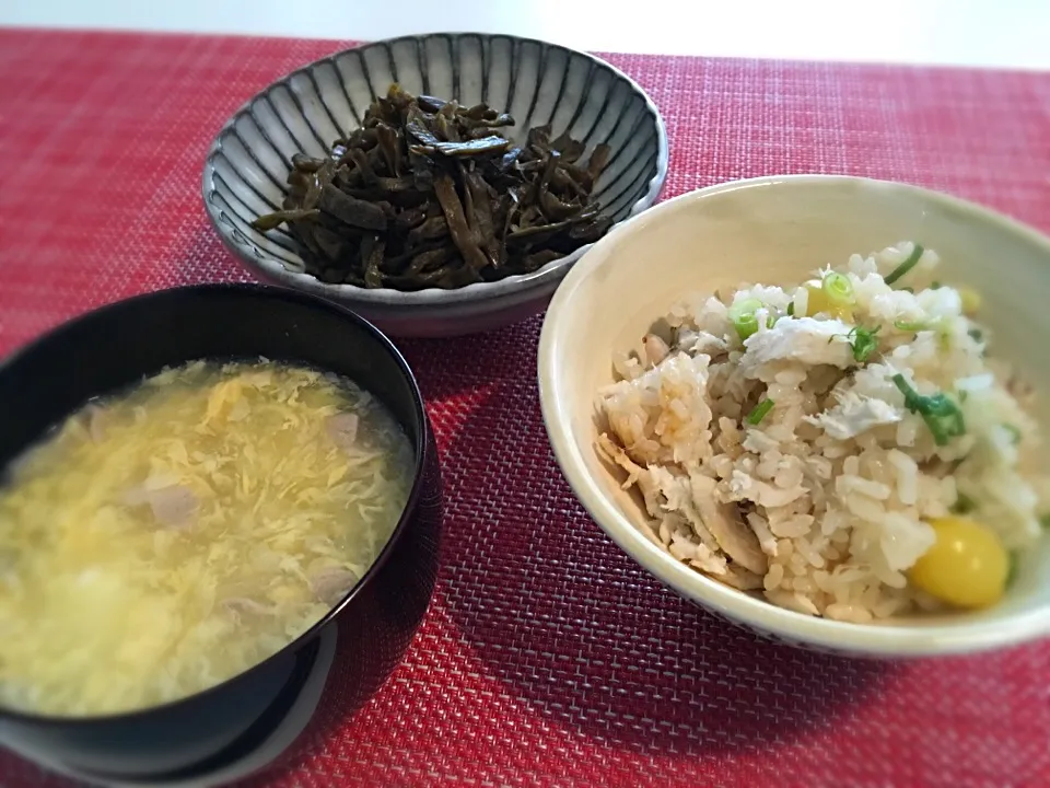 メッキの炊き込みご飯、白菜の芯と豚バラ、生姜の玉子スープ、蕗の佃煮。|mattさん