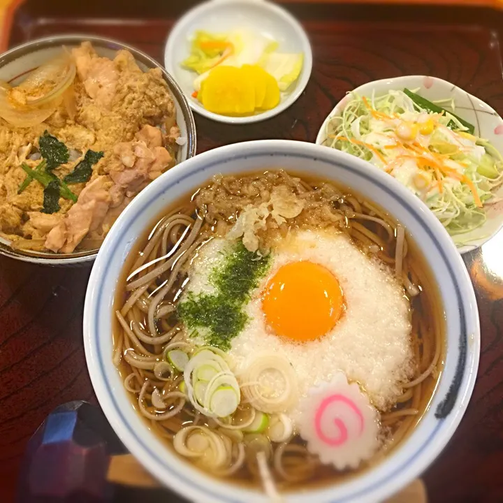 とろろそばとミニ親子丼|ともさん