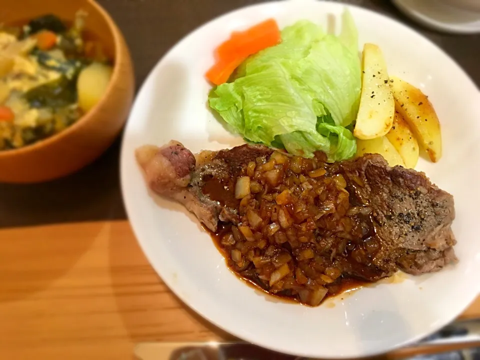 ステーキを豪快に焼きました(*^_^*)
たまには、ガッツリ😋|さちさん