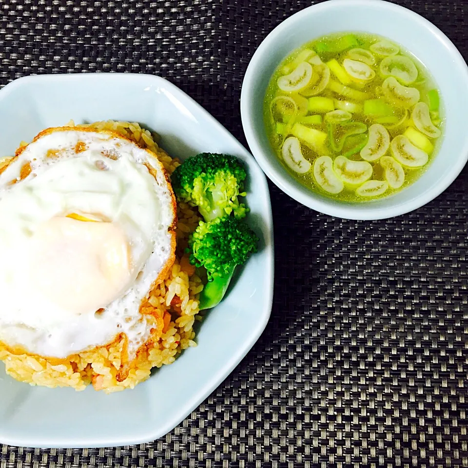 ハム焼き飯🐷チャーシューの茹で汁で鶏ガラネギスープ🌟お正月の残飯整理まだ続きます😆焼きそばについてるソースを使います🌟|葉っぱのおさらyokomamaさん