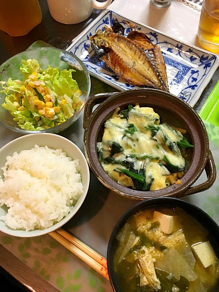 アジの開き、ポテトとほうれん草のマヨチーズ焼き、サニーレタスとキュウリとツナとコーンのサラダ、大根と油揚げとワカメと豆腐の味噌汁(*^｡^*)|ライムさん