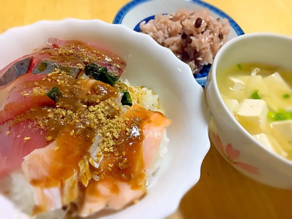 ・海鮮丼 ・お味噌汁 ・お赤飯  #成人式 #お祝い #海鮮丼 #お味噌汁 #お赤飯|りえさん