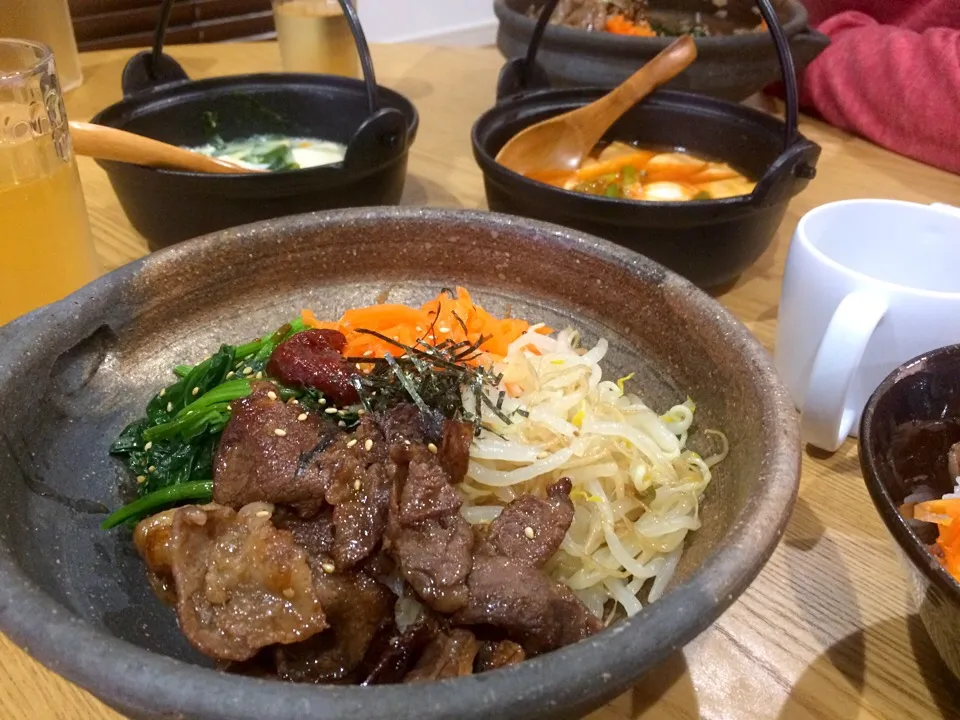 Snapdishの料理写真:ビビンバで晩御飯
#ビビンバ#晩御飯#夜ご飯#我が家#おうちご飯#ナムル|hanakoさん