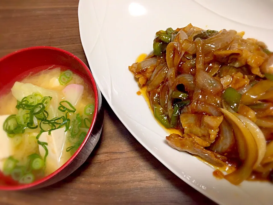 豚肉と玉ねぎの中華風生姜炒め&豆腐とキャベツのお味噌汁|♡あき♡さん