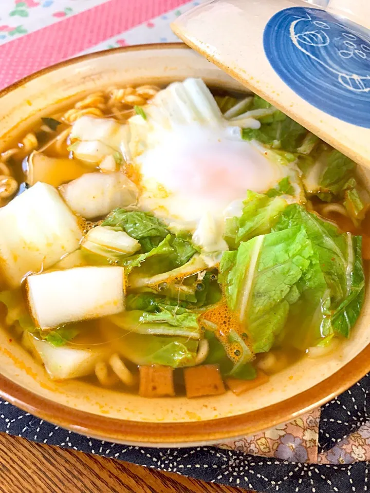 韓国ラーメン 🍽 土鍋で野菜たっぷり|まゆさん