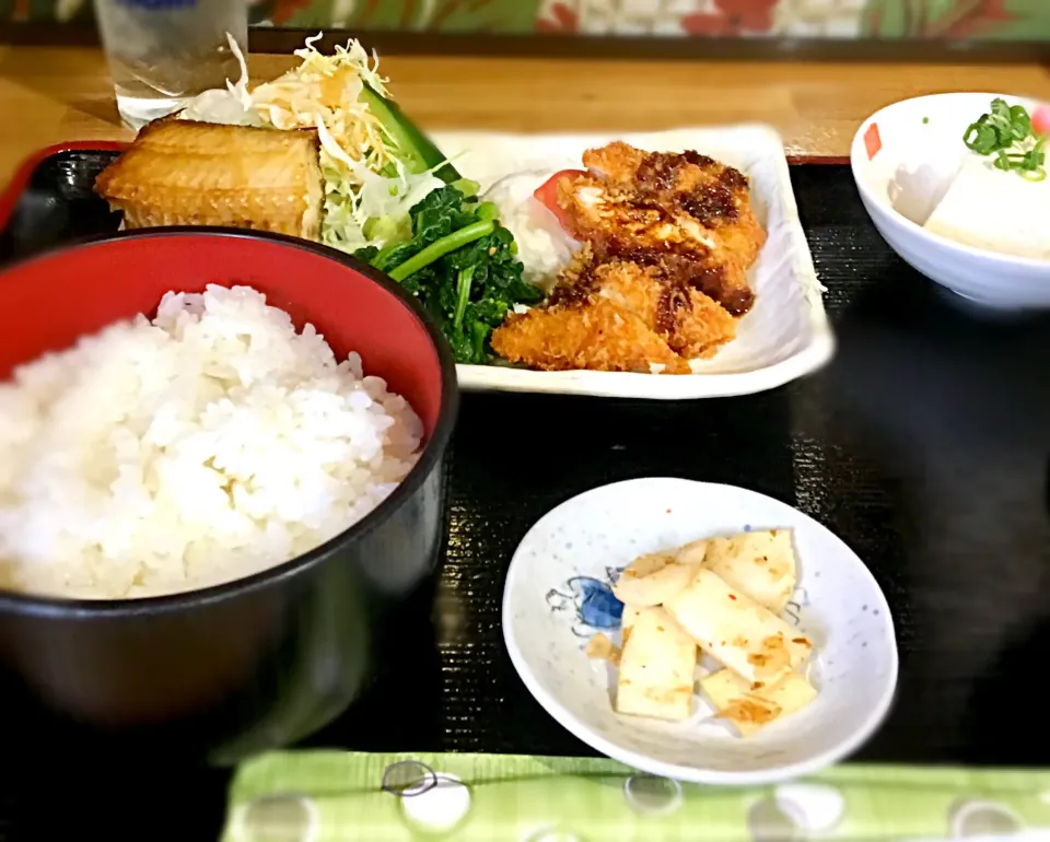 今日のランチは奈良にて
「日替り定食」¥680
ホッケ・チキンカツ他|muutさん