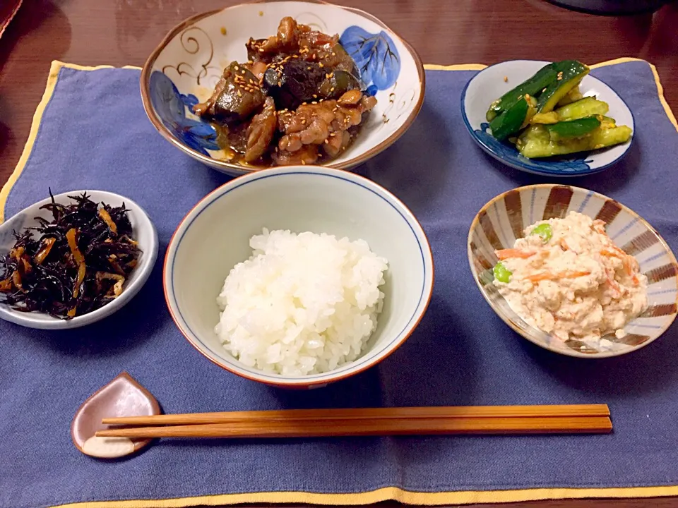 鶏肉と茄子のピリ辛
人参と枝豆の白あえ
ひじきの煮物
やみつききゅうり|まおさん