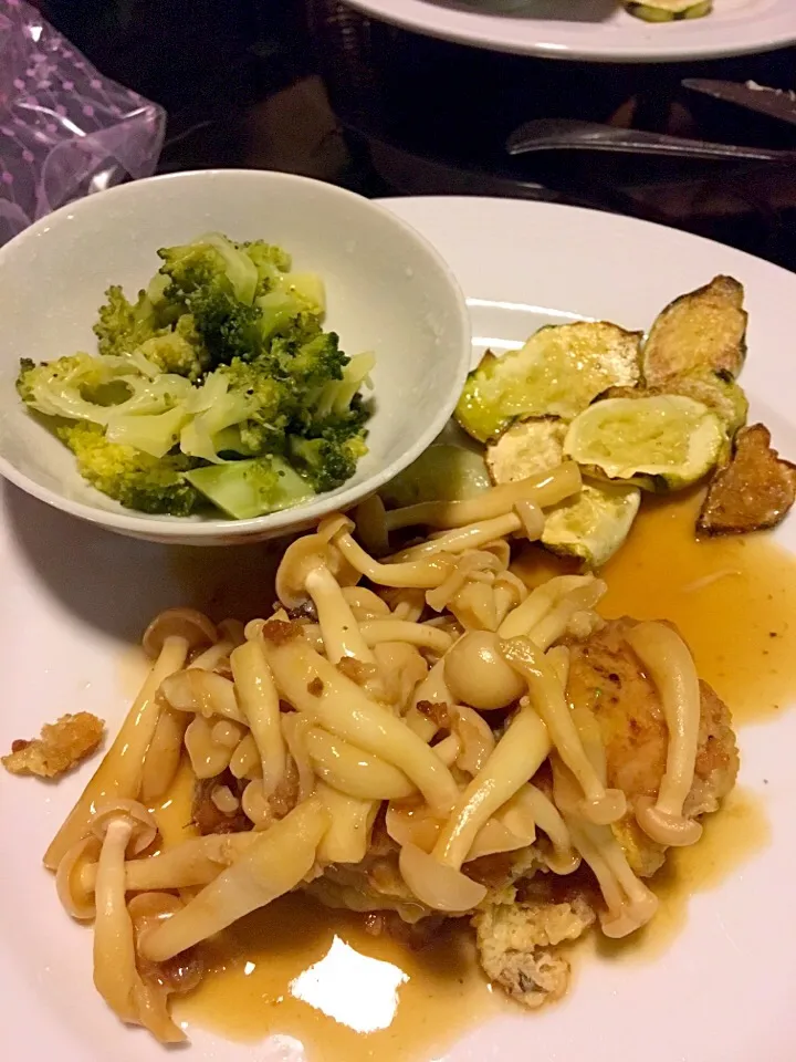 Snapdishの料理写真:terriyaki mushroom chicken chop with grilled Zuchinni and steamed broccoli|sarahさん