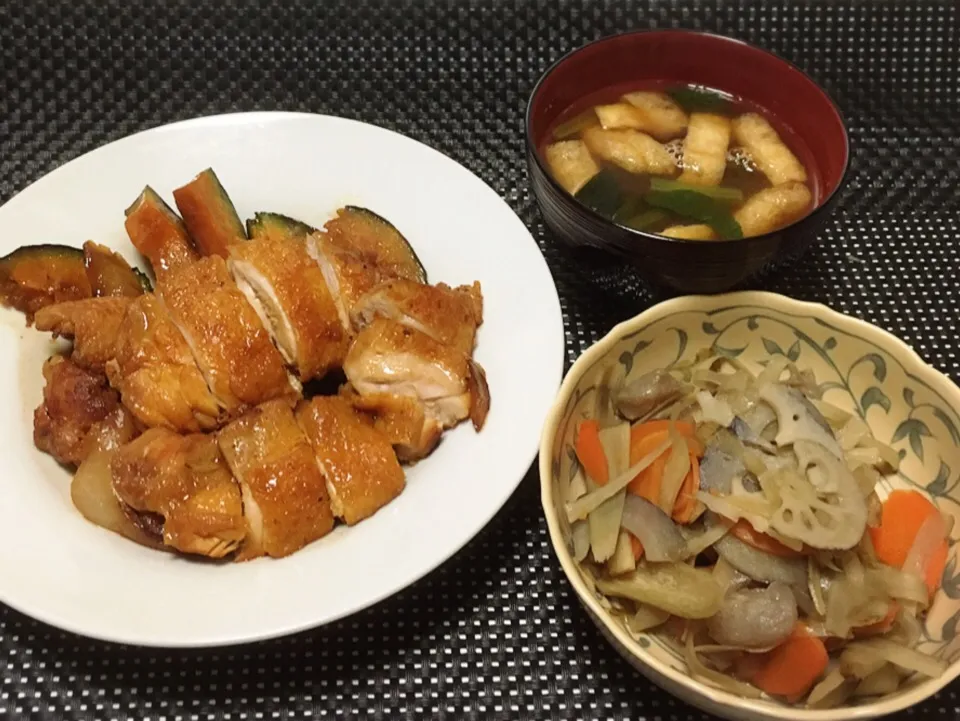 鶏のソテーオレンジソース・小松菜と油揚げのお味噌汁・根菜の煮物|美也子さん