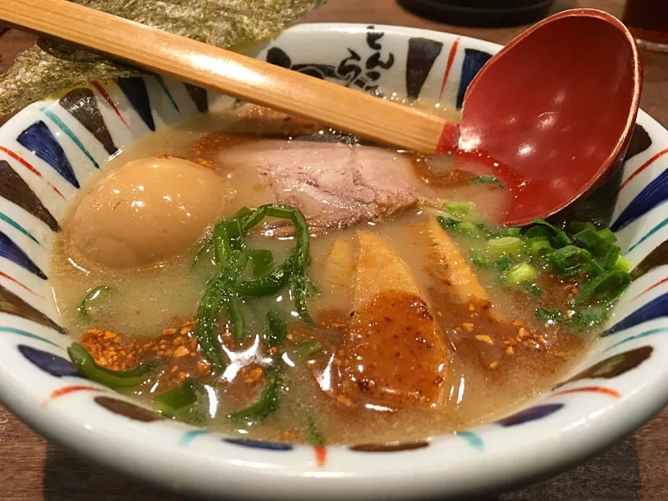 Snapdishの料理写真:横浜市港南区上大岡 七志 七志ラーメン味玉|yamaさん