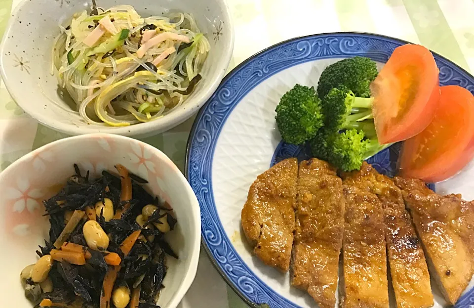 豚の味噌焼き、春雨サラダ、ひじき煮|もちもちさん