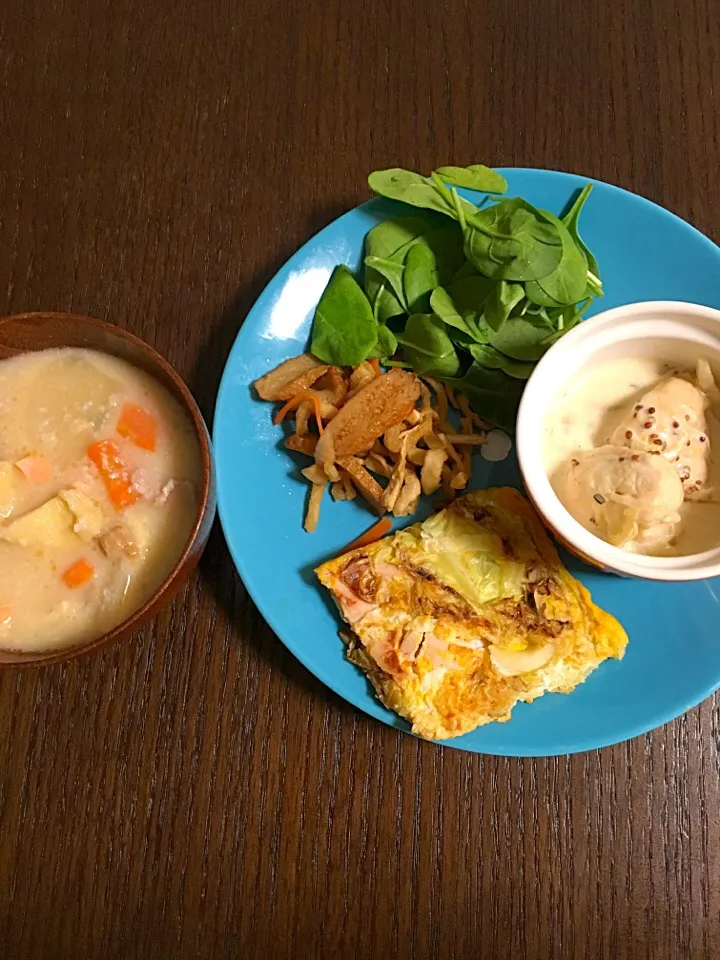 1月11日朝ごはん チキンのクリーム煮 切り干し大根の煮物 キャベツとハムのオムレツ 粕汁|やすこさん