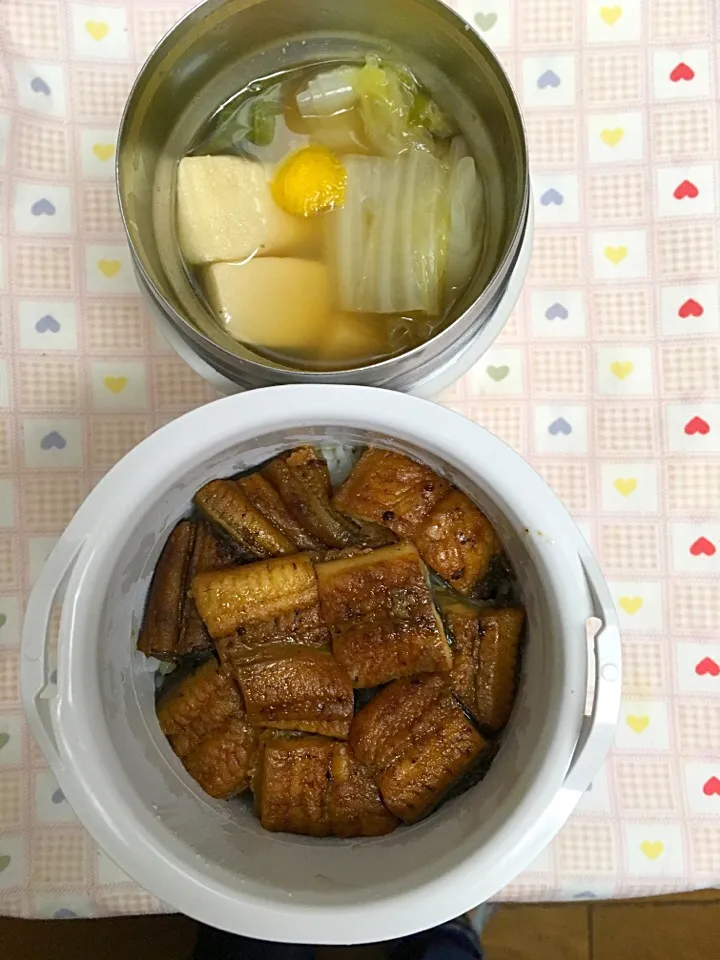 1月11日息子弁当
ウナ丼
白菜と高野豆腐の汁|オリーブさん