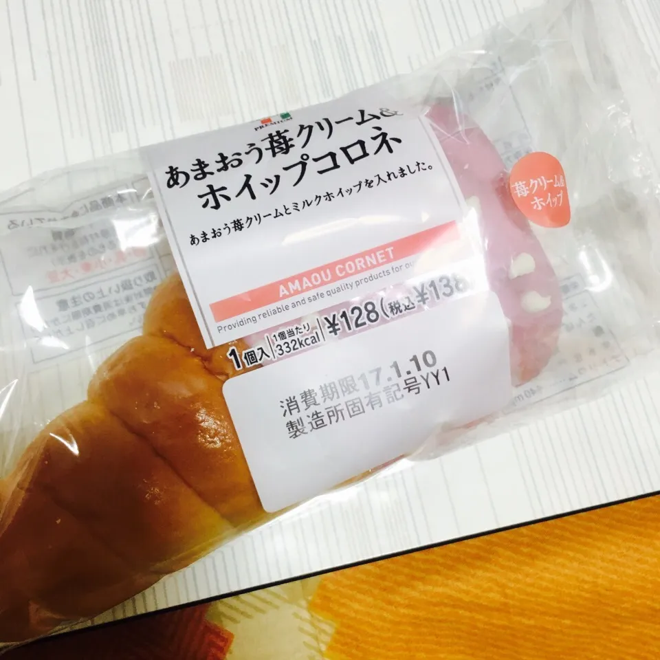 Snapdishの料理写真:あまおういちごのホイップコロネ|みぃさん