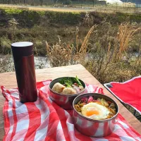 ピクニック・ランチ♬ (▰˘◡˘▰)☝︎
#lunch #picnic #ピクニック #お昼ごはん #焼きそば #焼きおにぎり #obento #昼ごはん