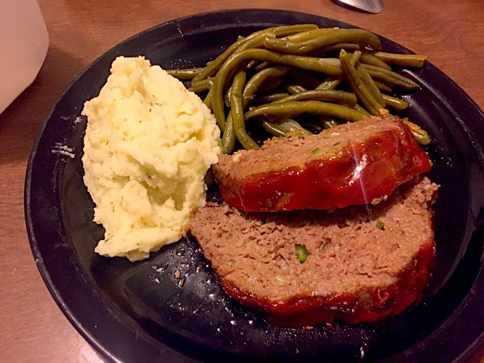 Meatloaf and butter garlic mashed potatoes and fresh green beans|Jonathan Dudleyさん