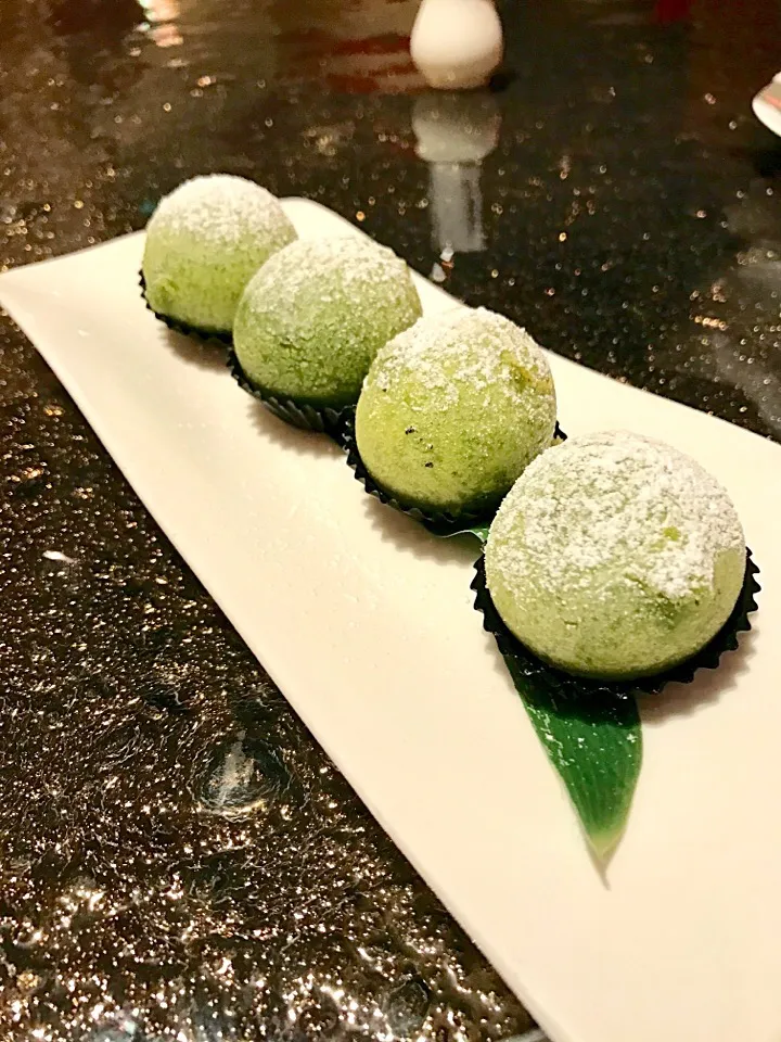 Snapdishの料理写真:Matcha glutinous rice ball with black sesame|sgさん