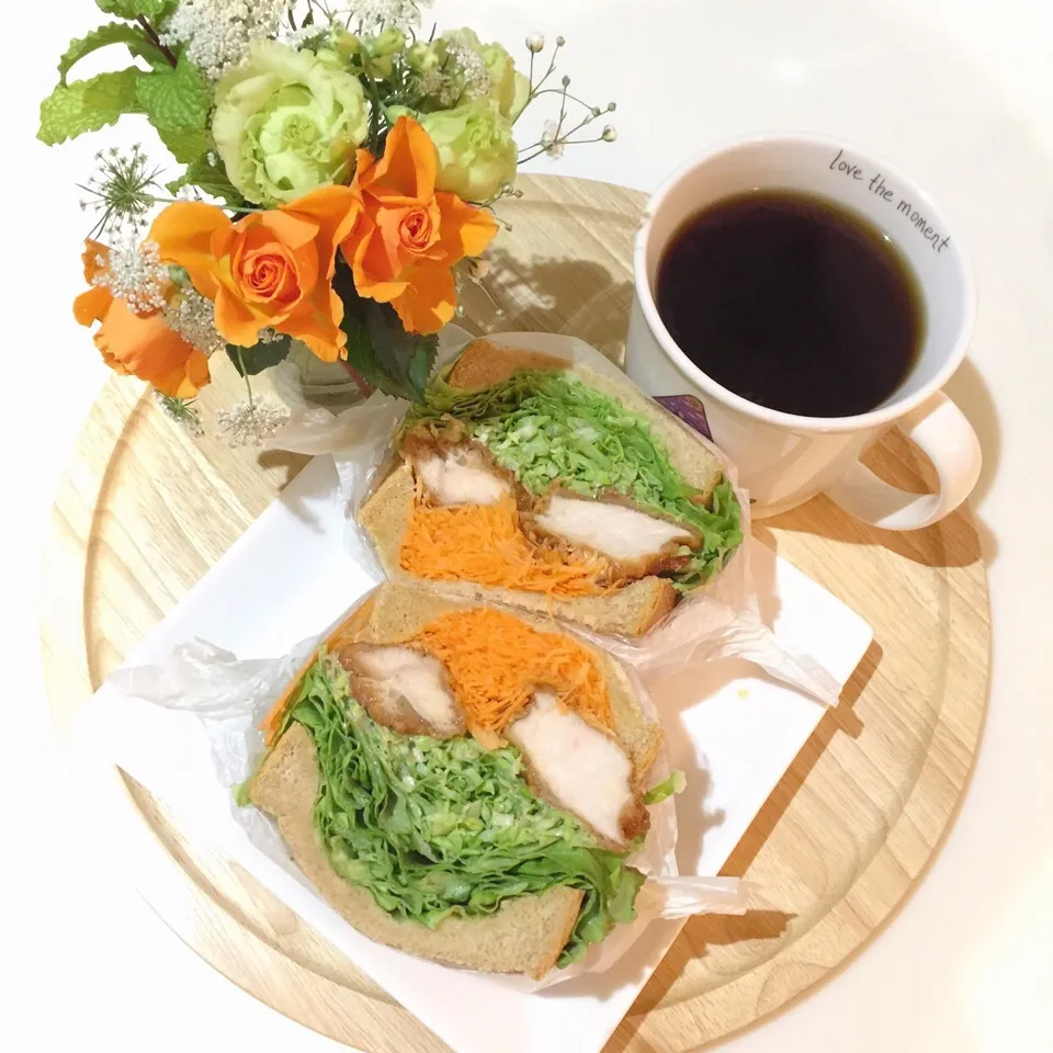 1/11❤︎甘辛金胡麻から揚げ&野菜たっぷりamoサンド❤︎|Makinsさん