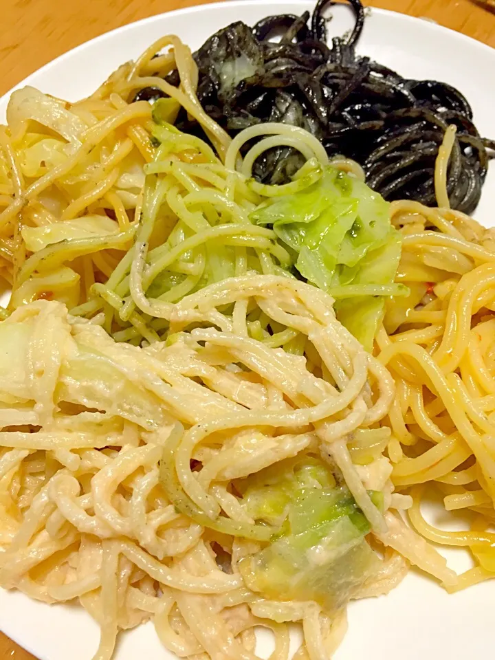 パスタ5種類🍝
オマール海老のトマトソース
バジルソース
イカ墨ソース
たらこクリームソース
ゆず醤油ソース

レトルトだよ❤️|ふみぃさん