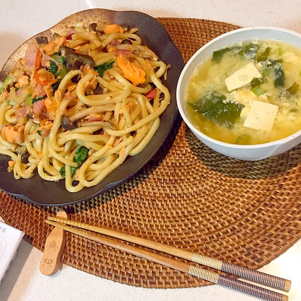 だし醤油の鮭と野菜の焼うどん|zoemocさん