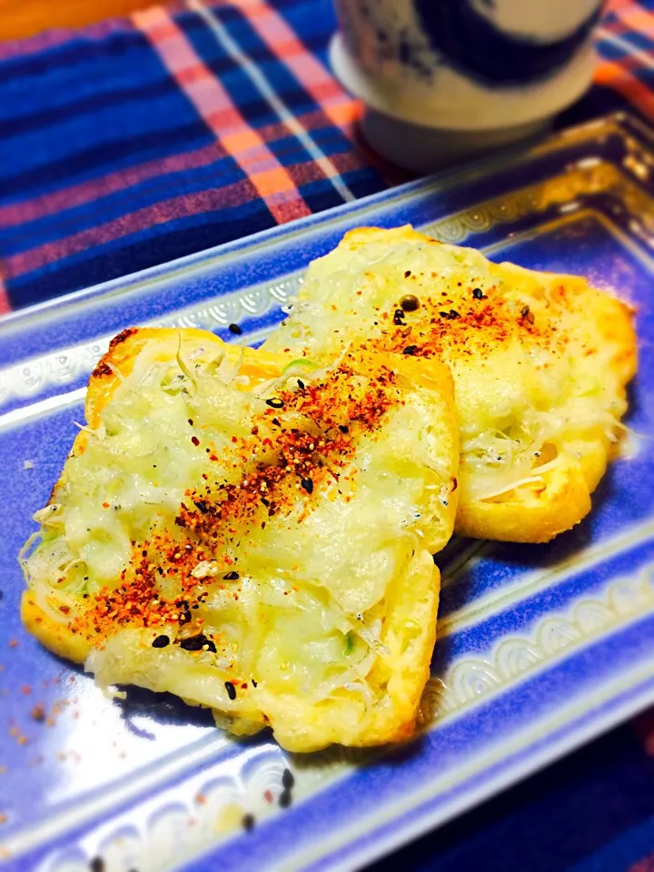 Snapdishの料理写真:咲きちゃんさんの料理 オツな肴🍶シリーズ😁②ピリ辛ネギ味噌きつねピザ|Norikoさん