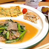 Snapdishの料理写真:・豚肉と小松菜のニンニク醤油炒め
・油揚げのネギ味噌チーズ焼き
・ごぼうサラダ
・プチトマト
・さつまいもの甘煮
・十六穀ごはん|ヤマネコさん