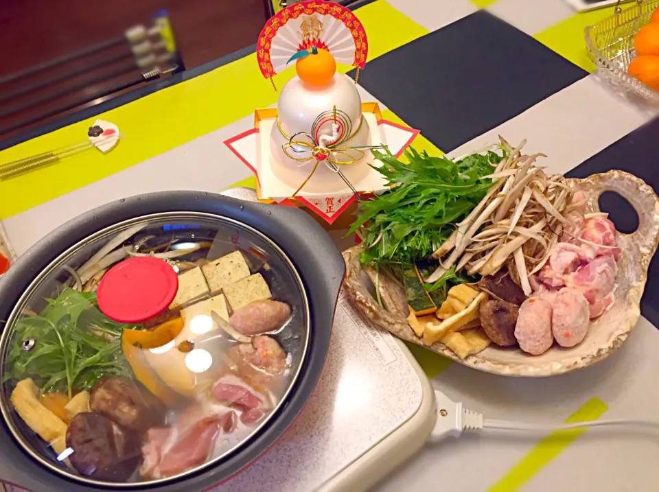 今日は鏡開きどすなぁ🎍と云ふ事で鶏鍋に餅を投入🎉|にゃあ（芸名）さん