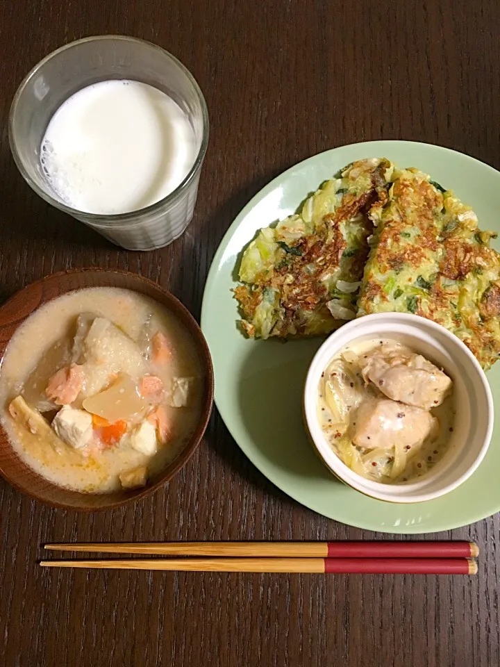 1月12日朝ごはん 豆腐とキャベツのお好み焼き チキンクリーム煮 粕汁|やすこさん