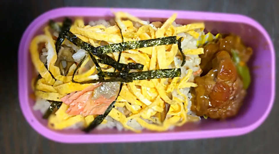 Chirashi sushi bento 
#sushiporn #sushi|Melia Sandya Utamiさん