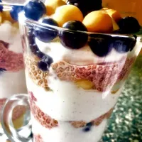 Snapdishの料理写真:Chia Pudding with Macadamia nuts and berries|Jeff The Chefさん