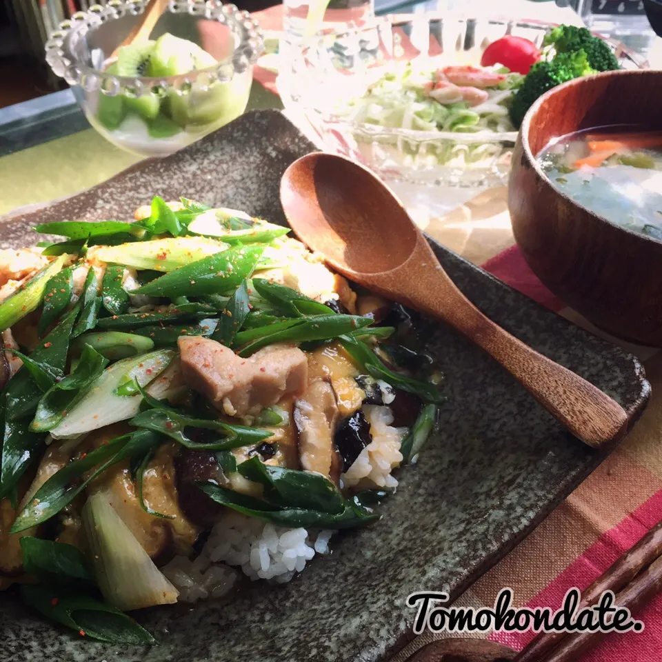 Snapdishの料理写真:おネギたっぷり親子丼🍚♡|🇯🇵ともこちゃん。さん