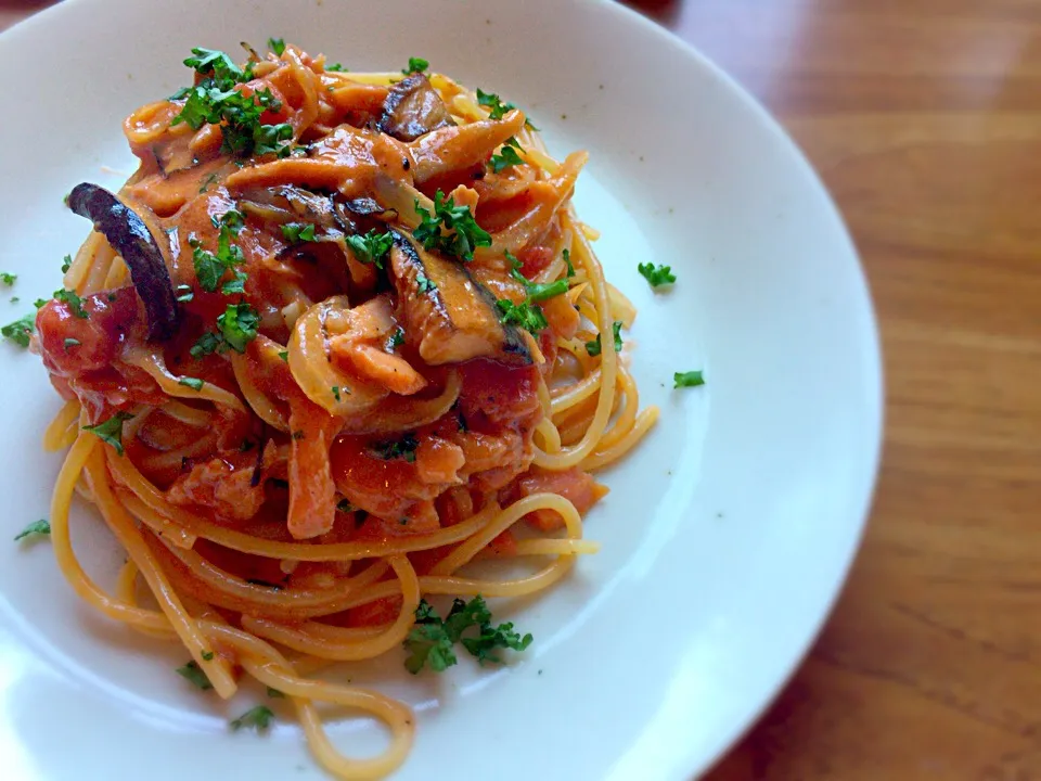 スモークサーモンのトマトクリームパスタ|あすこのさん