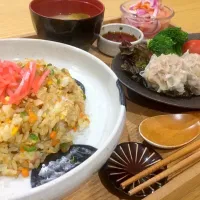 Snapdishの料理写真:炒飯焼売定食#晩御飯 #夜ご飯 #おうちご飯 #我が家|hanakoさん