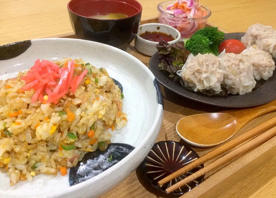 Snapdishの料理写真:炒飯焼売定食#晩御飯 #夜ご飯 #おうちご飯 #我が家|hanakoさん