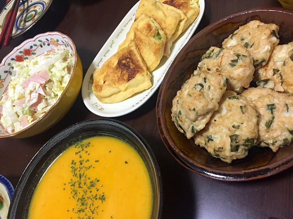 1月12日晩ご飯。鳥ミンチの山芋大葉焼き、白菜サラダ、お揚げの白菜チーズ焼き、カボチャのポタージュ。|あやさん