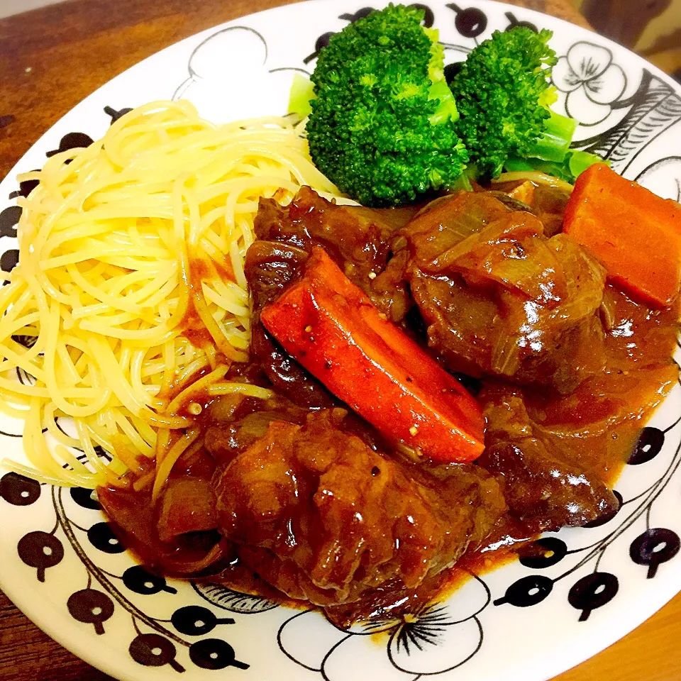 牛スネ肉の赤ワイン煮🍷|アッツさん